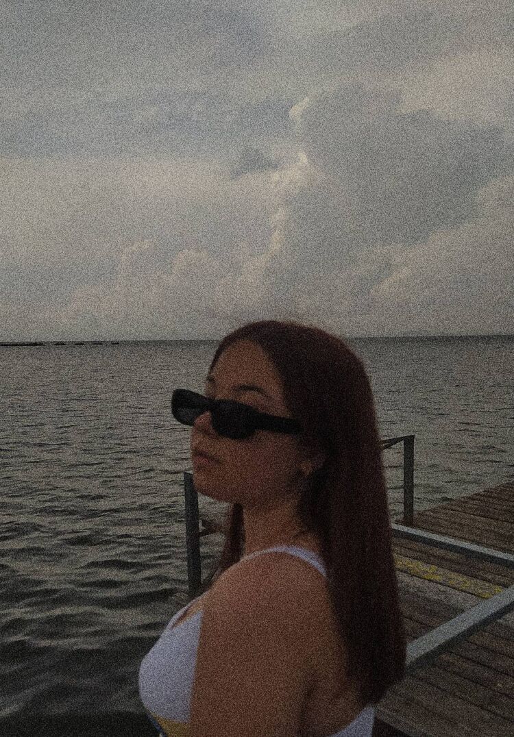  ,   Alina, 20 ,   
