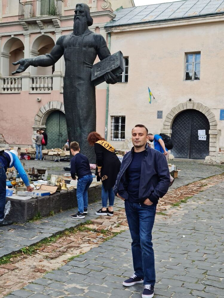  ,   Emil, 40 ,   ,   