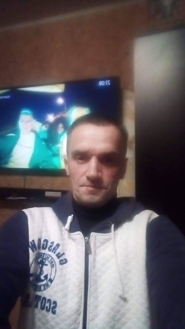  28415454  Vitalii, 42 ,    