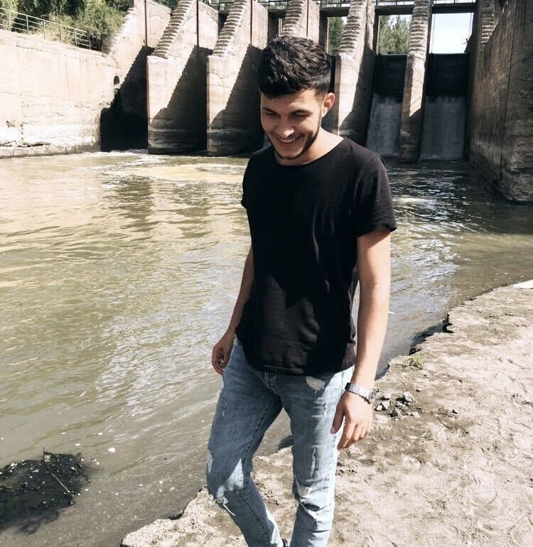  53207564  Karll, 26 ,    