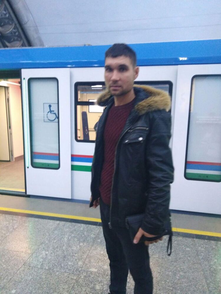  32445194  Ivan, 42 ,    