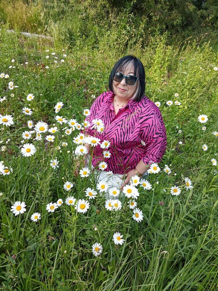  52017484  Zoya, 61 ,    