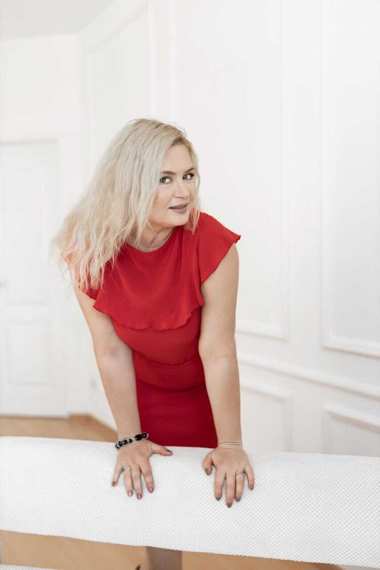  54449244  Lubov, 40 ,    --