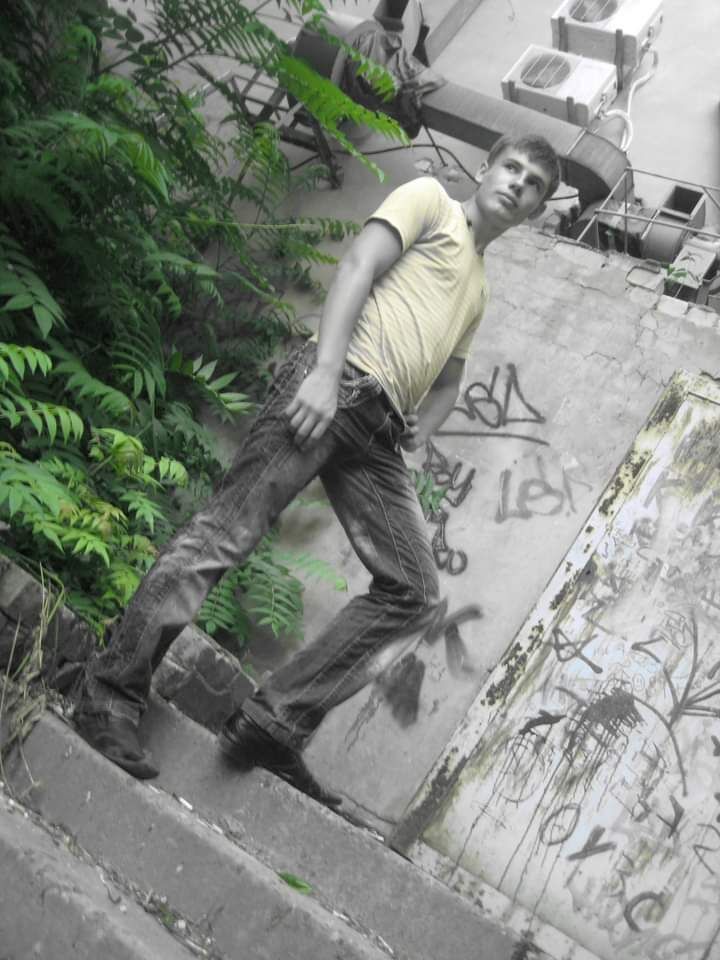  23174424  Denis, 33 ,    