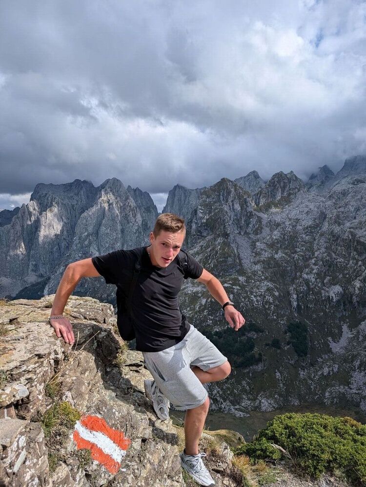  50390834  Vitalik, 19 ,    Dejvice