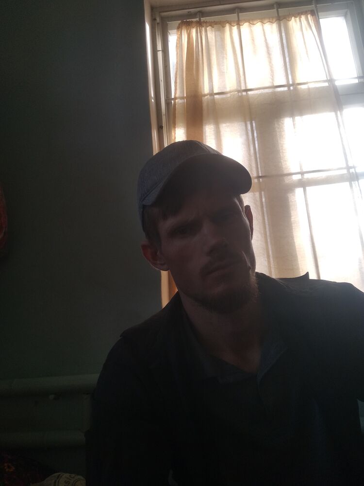  29706894  Denis, 33 ,    