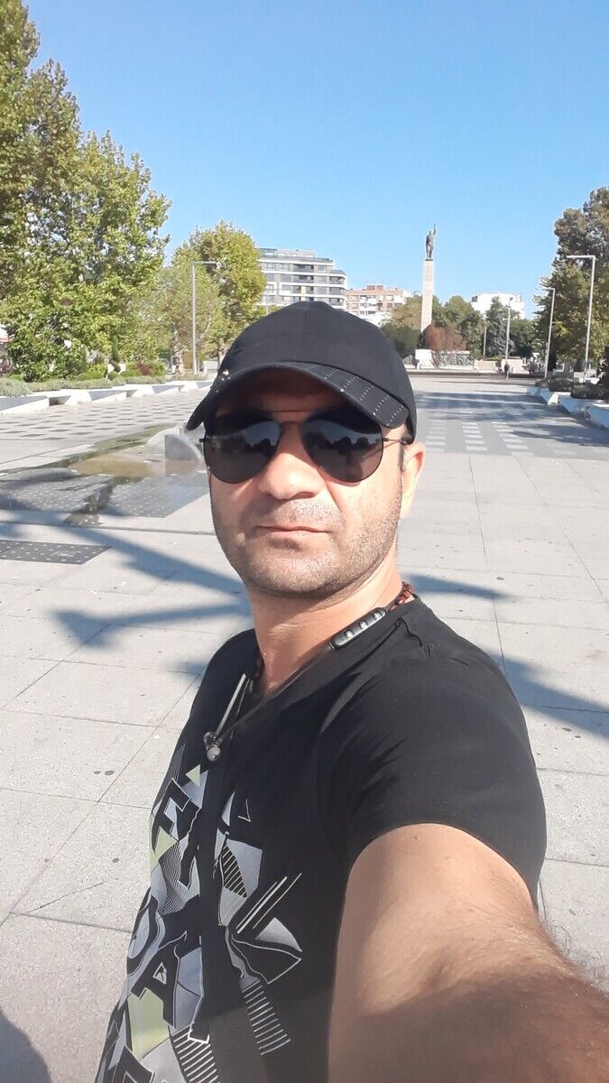  20936874  Irakli, 41 ,    
