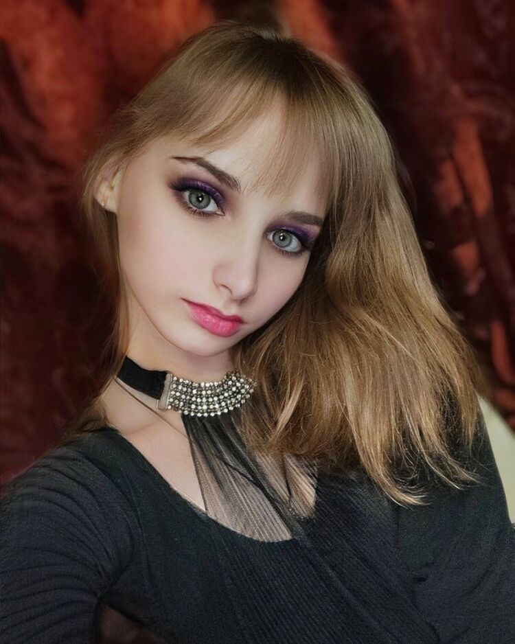  38155814  Viktoria, 21 ,     