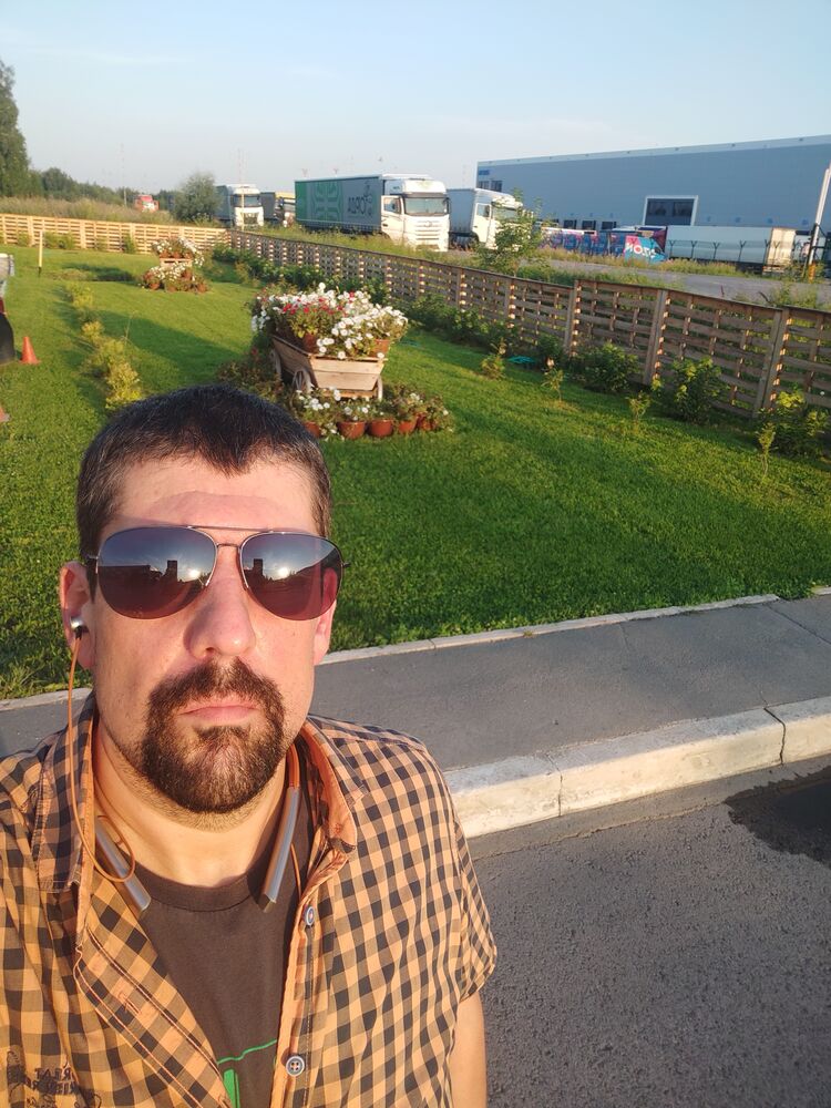  ,   Maksim, 42 ,   ,   