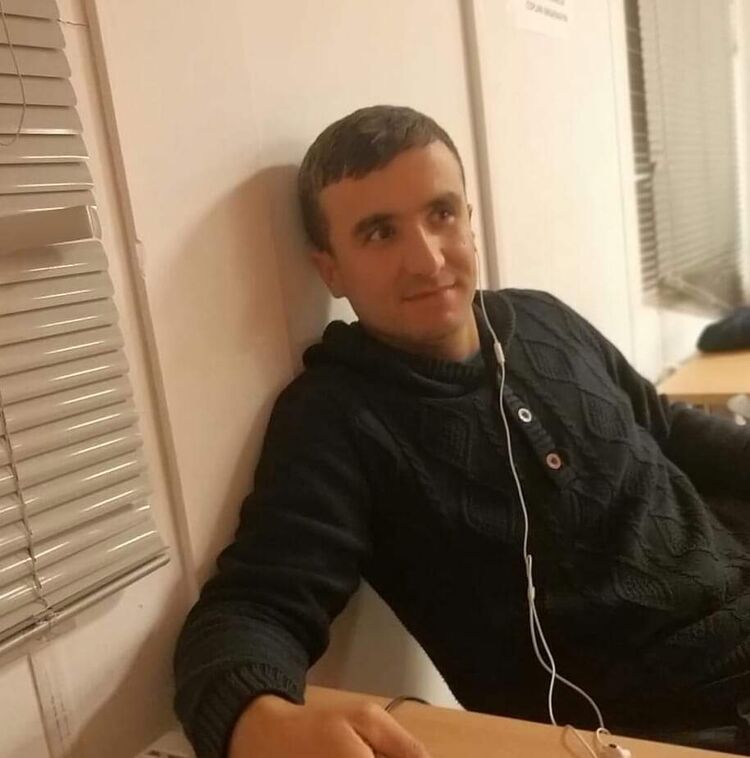  43706424  Deniz, 44 ,    