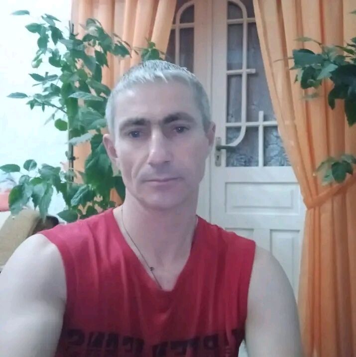  ,   Liviu, 45 ,   c , 