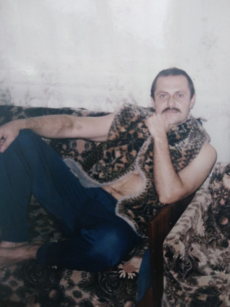  19757954  Yevgeniy, 59 ,    
