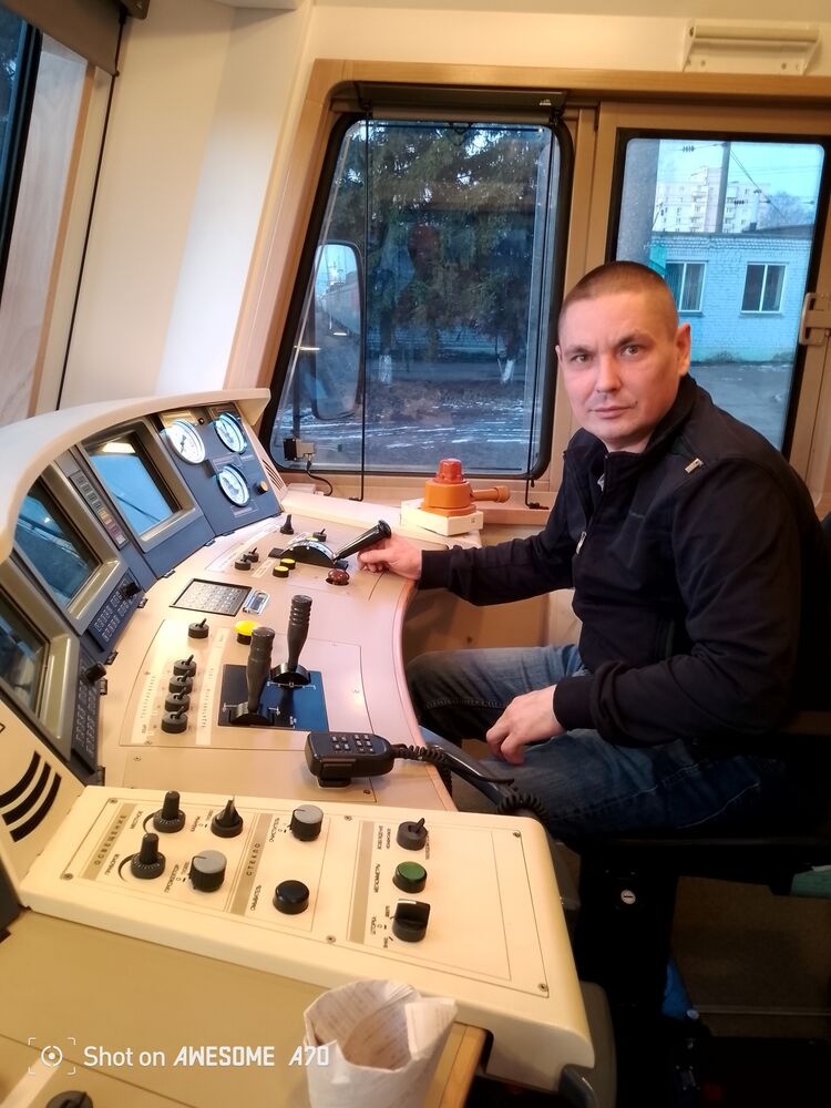  50406194  Viktor, 41 ,    