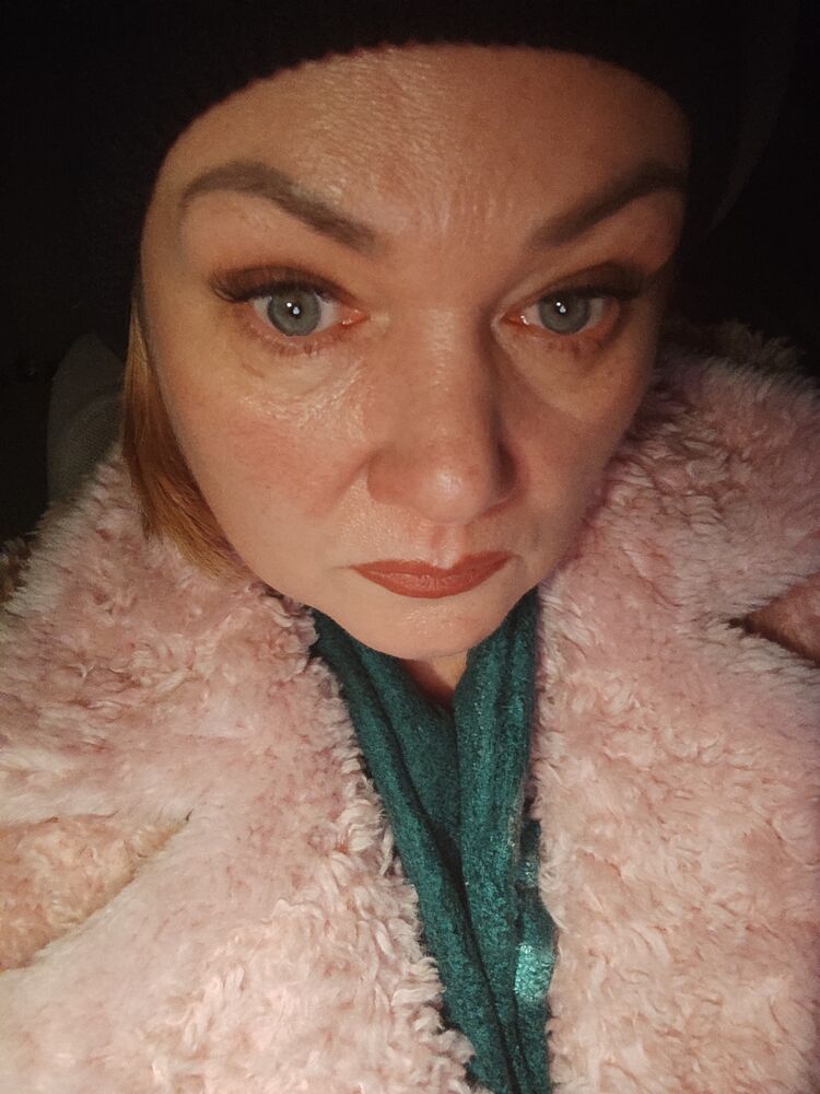  ,   Marina, 44 ,   c 