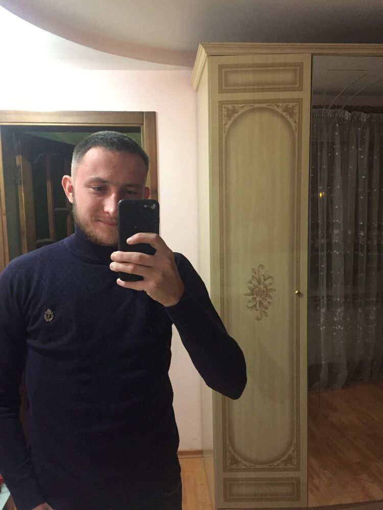  24229444  Alex, 31 ,     