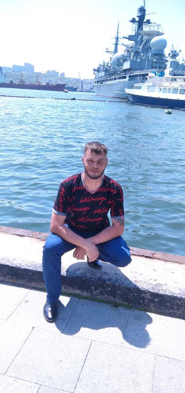  26901474  Mikhail, 43 ,    