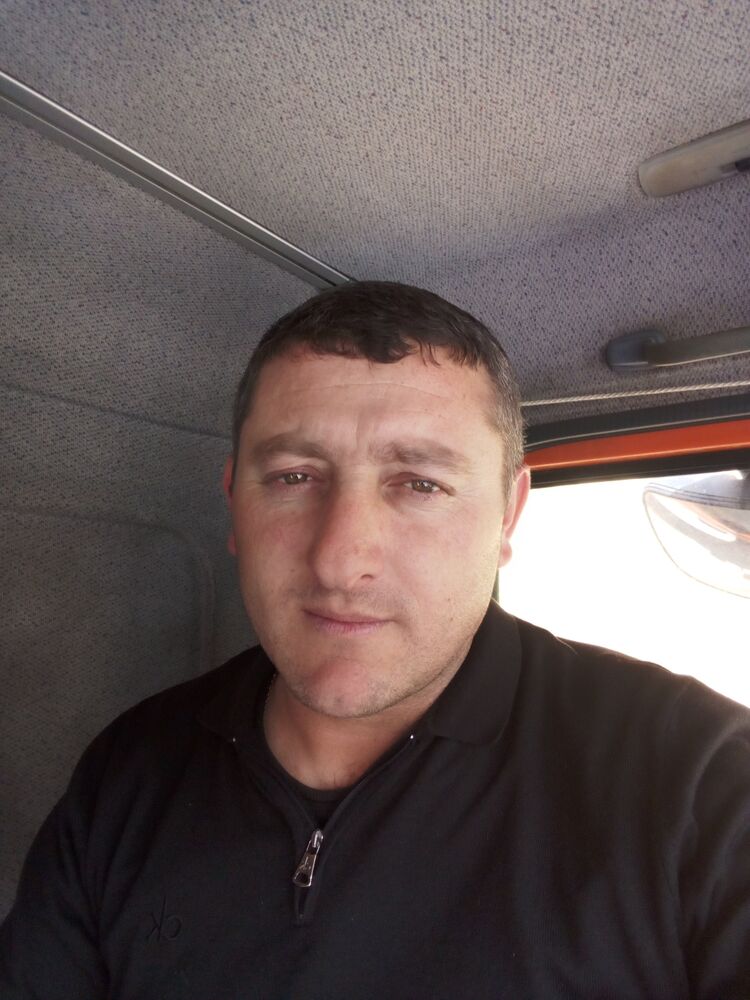  44032204  Serge, 39 ,    --