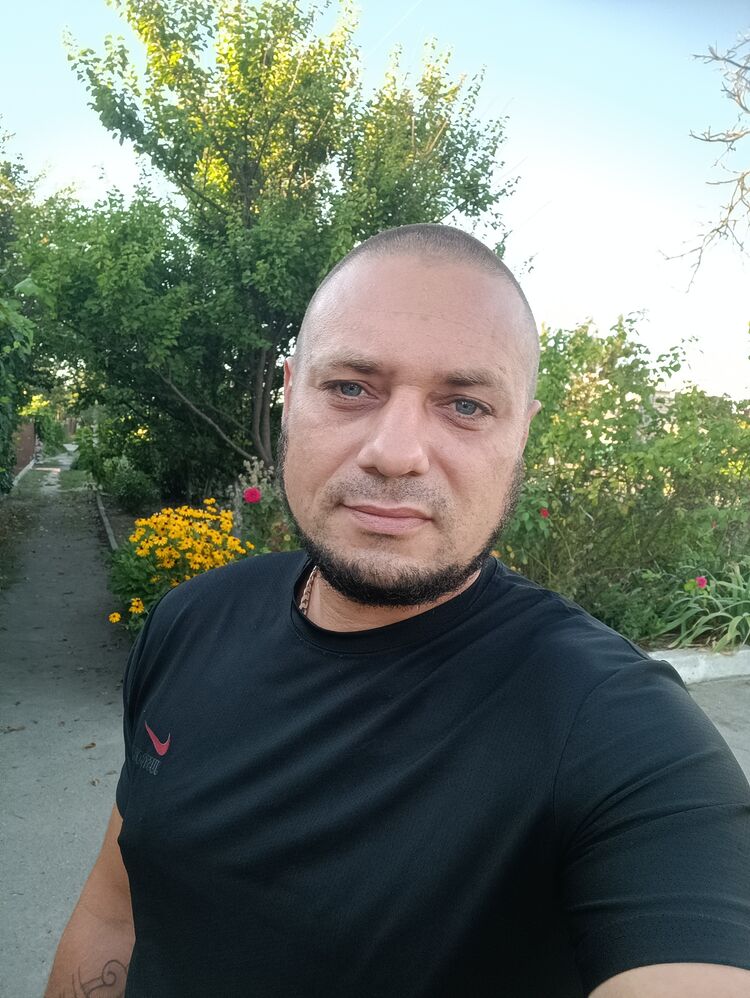  37537484  Slava, 38 ,    