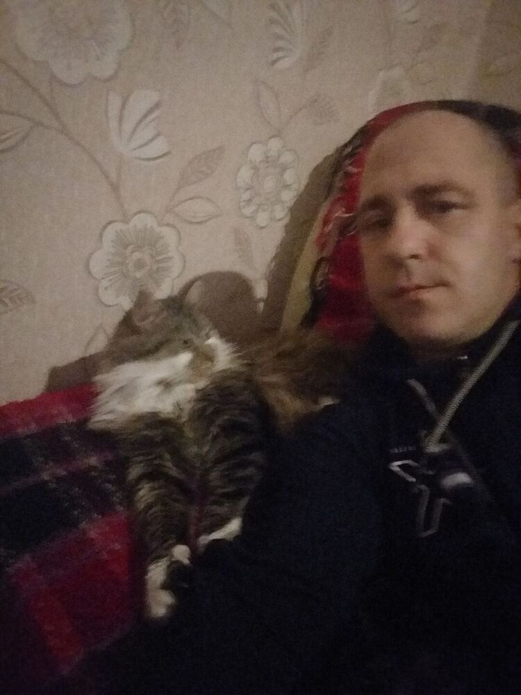  25070414  Andrej, 39 ,    
