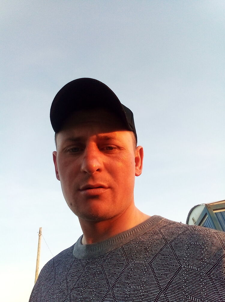  ,   Denis, 37 ,   ,   , c 