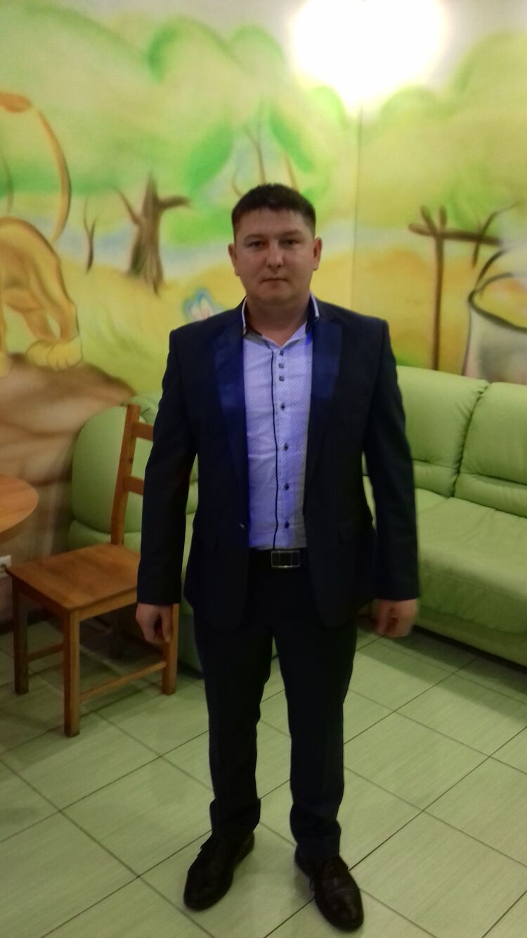  ,   Rishat, 38 ,  