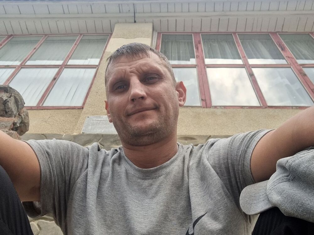  54209434  Andrei, 38 ,    