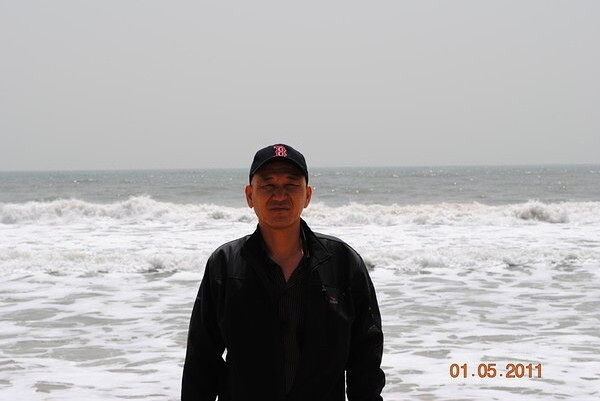  6105794  Aleksandr, 54 ,    