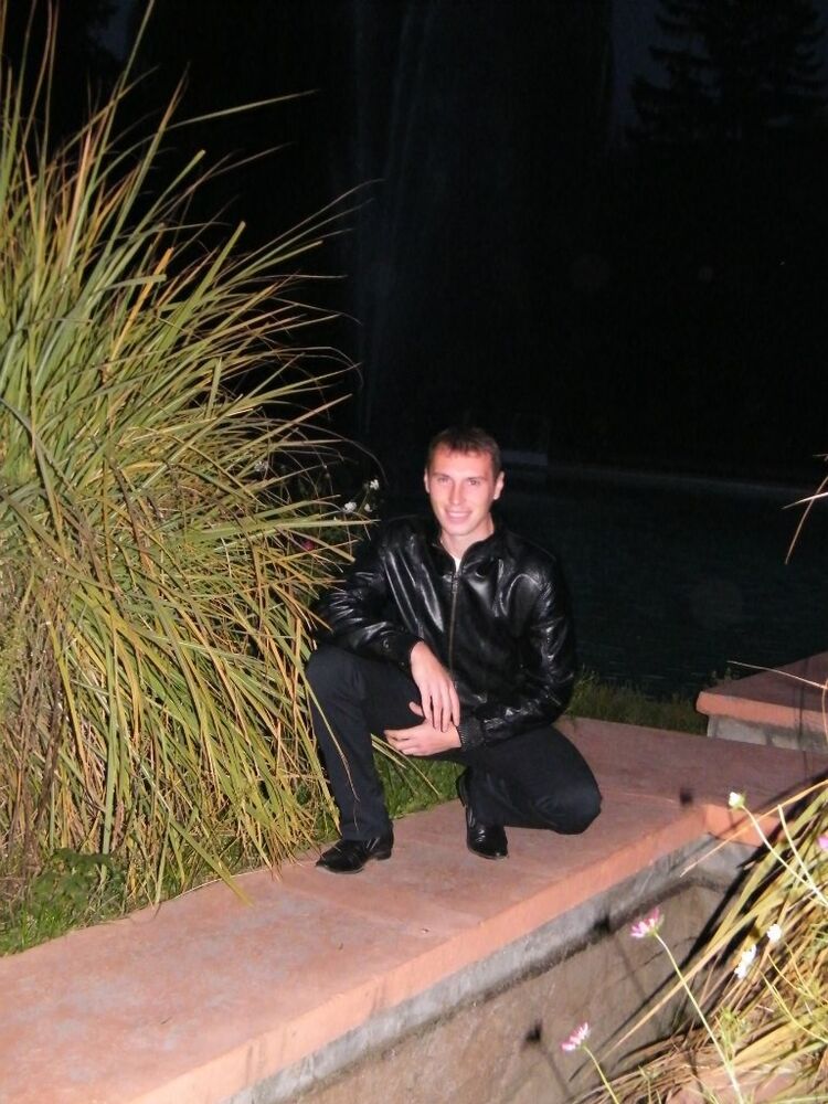  8183834  Vitalik, 37 ,    -
