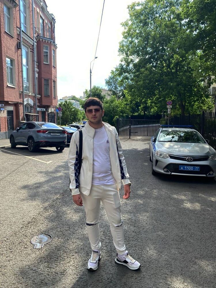  51939304  Ashot, 19 ,    