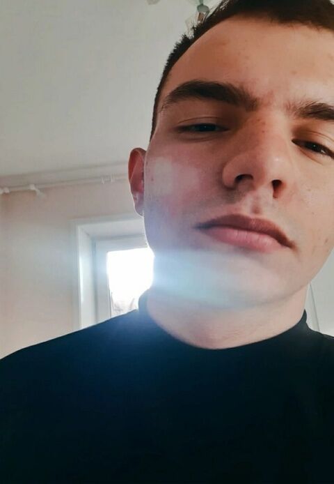  47586184  Alexander, 23 ,    