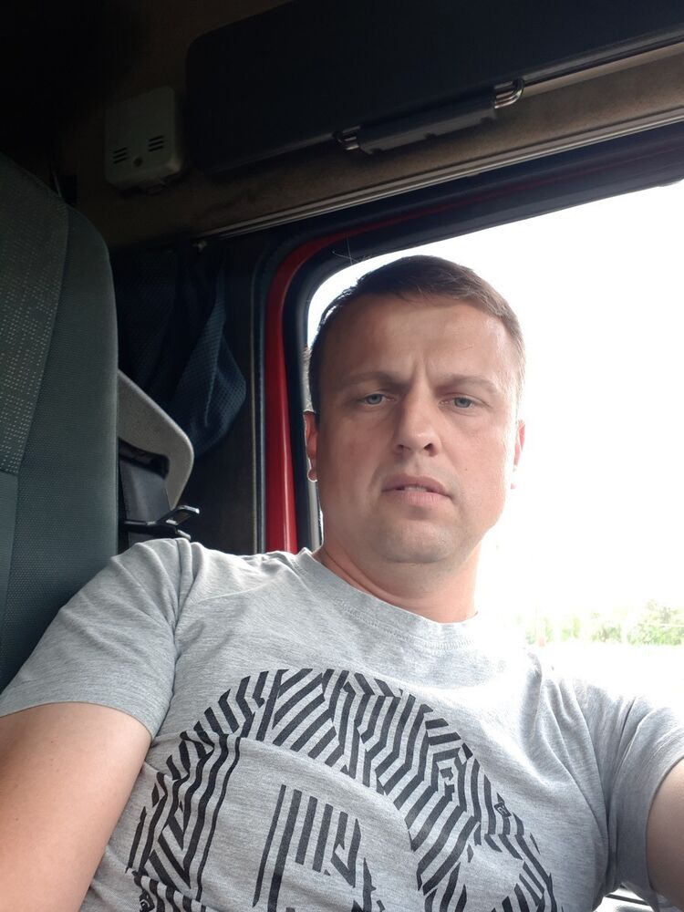  12257834  Slawik, 39 ,    