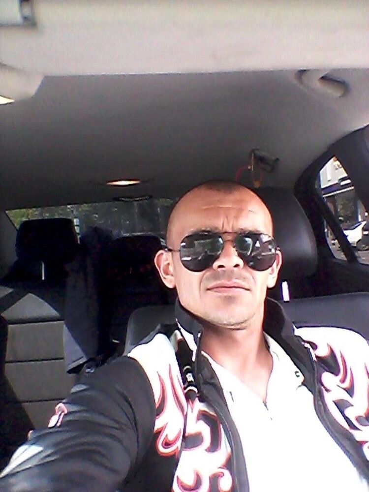  10273924  Ruslan, 44 ,    