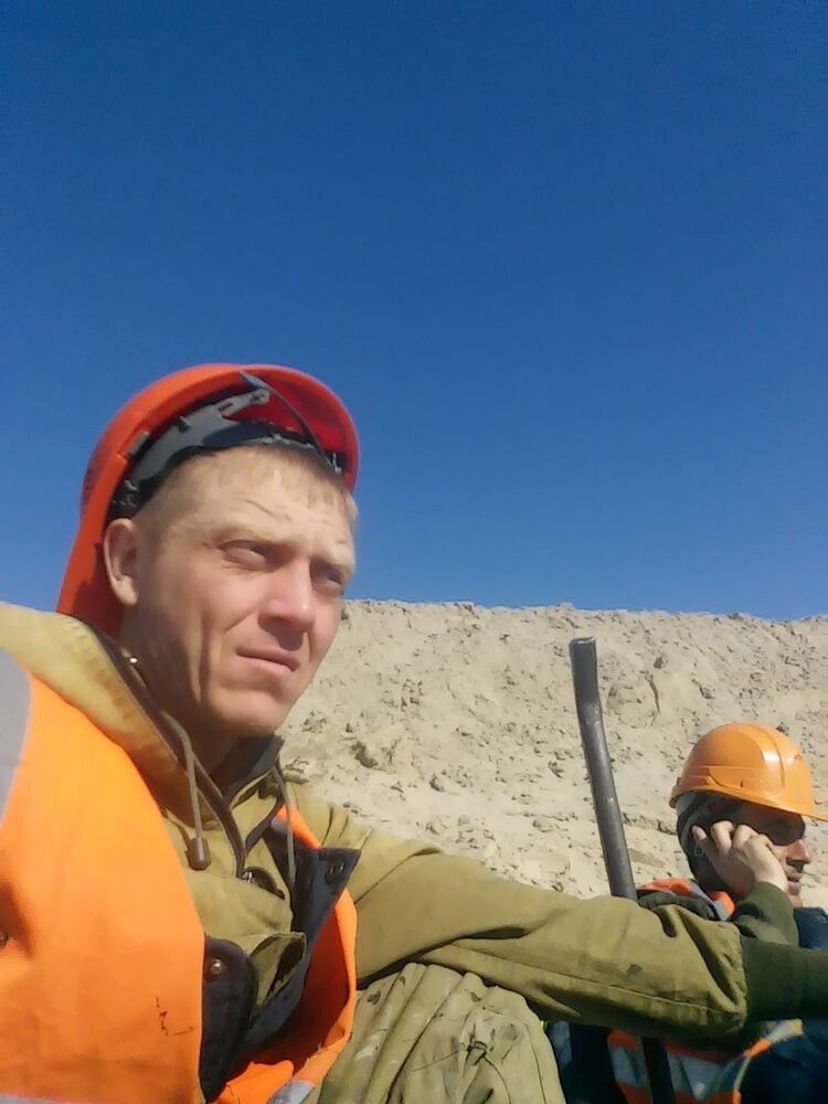  11210994  Ruslan, 41 ,    