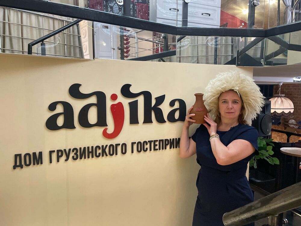  54434844  Lana, 46 ,    