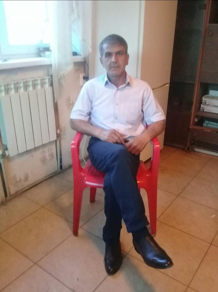  30722474  Alim, 52 ,    