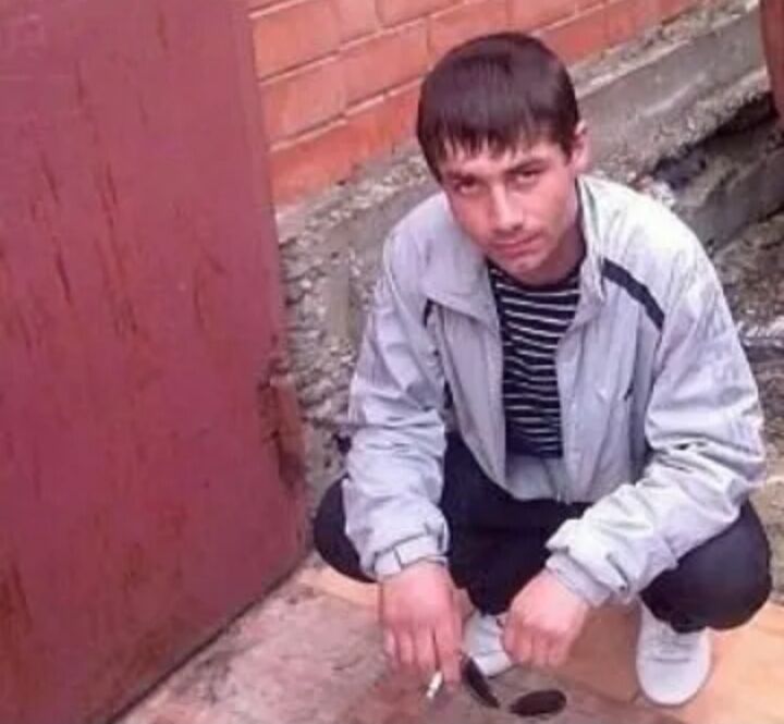  26076024  Artur, 36 ,    