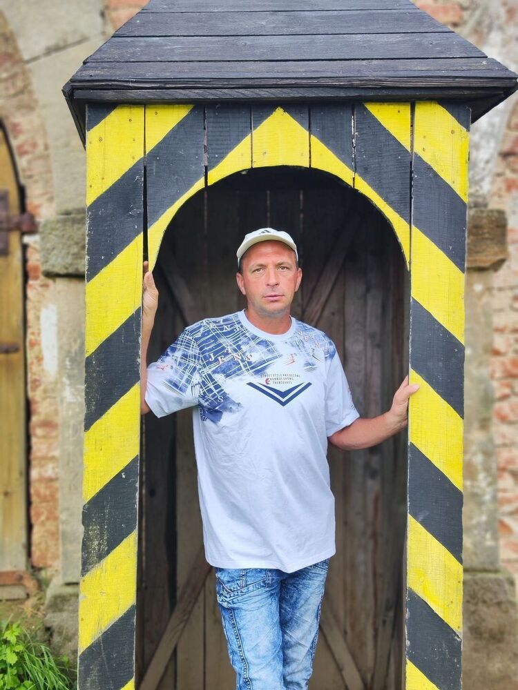  53606934  Ruslan, 45 ,    Praha