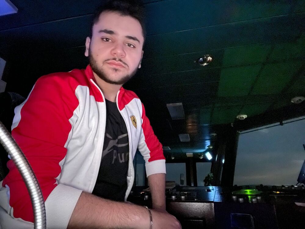  29846394  Danial, 25 ,    -