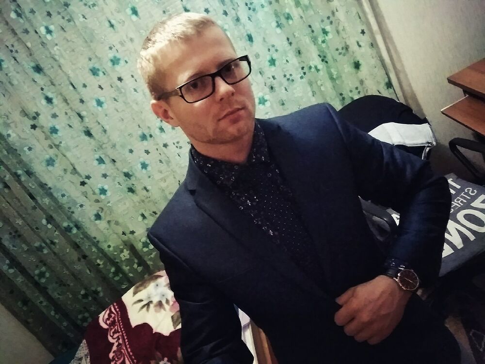  8921584  Arthur, 33 ,    