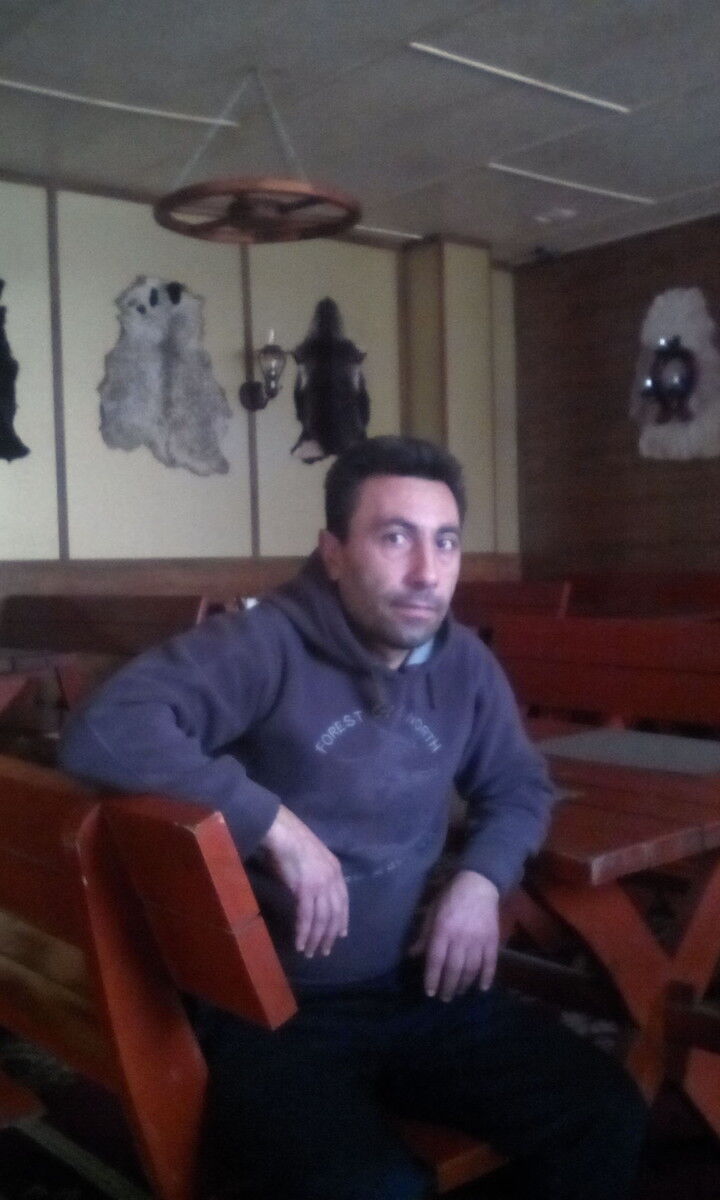  ,   Artur, 54 ,  