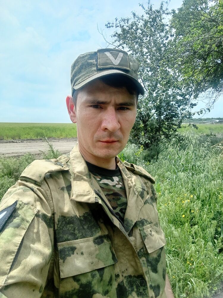  ,   Leonid, 33 ,   ,   