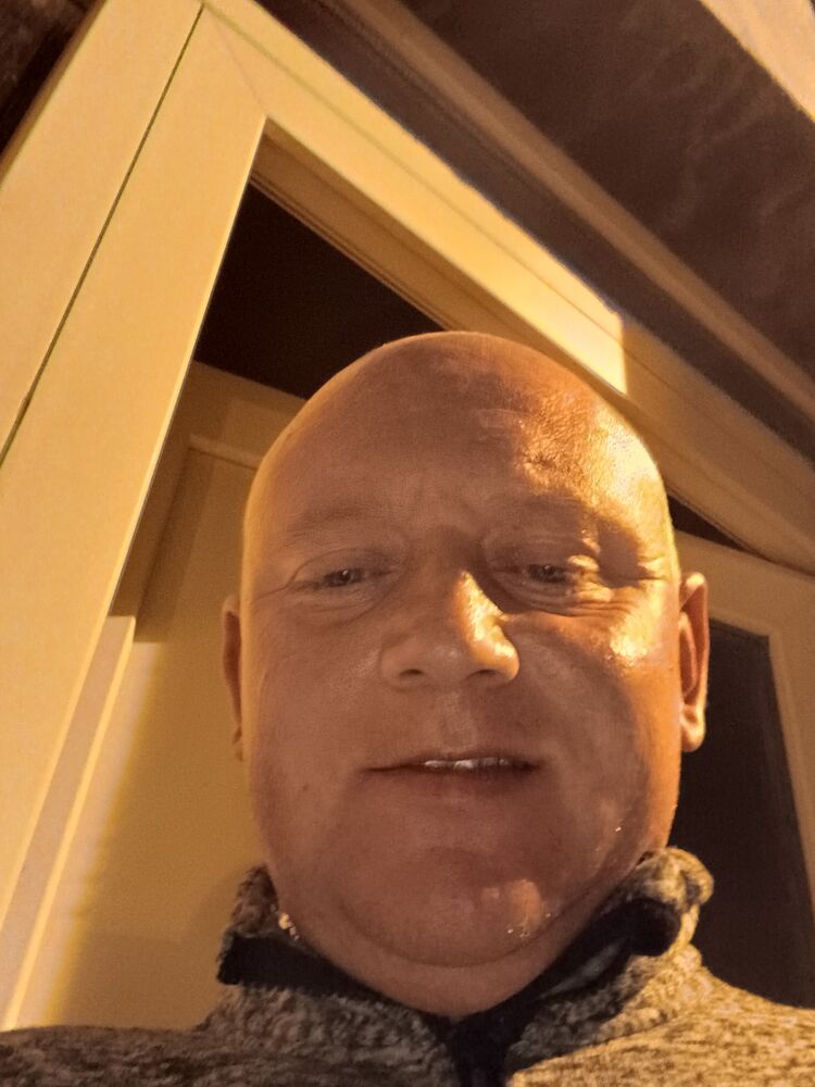  43122794  Dan, 43 ,    