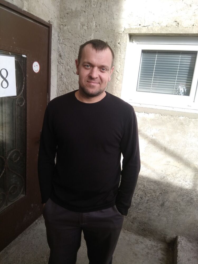  11998884  Mihail, 43 ,    