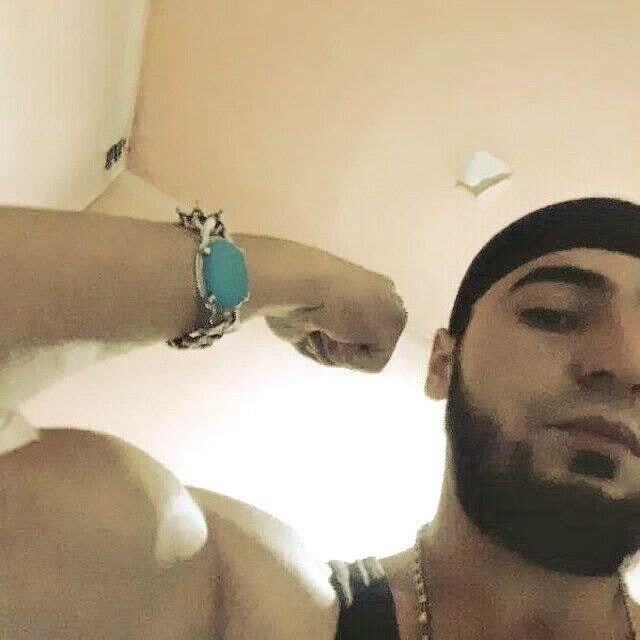  22410374  Amir volk, 31 ,    