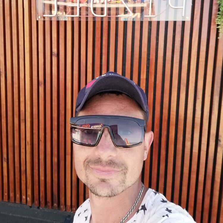  21068884  , 37 ,    