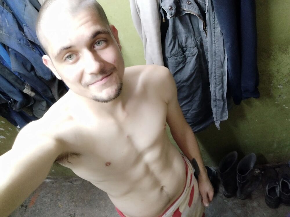  30012964  Pavel, 26 ,    