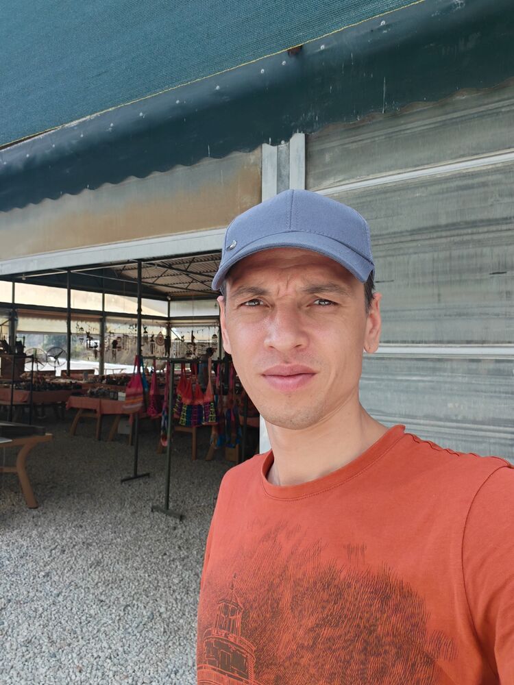  54300504  Denis, 40 ,    