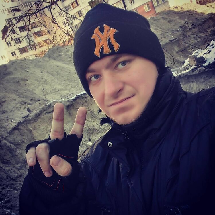  18496954  Aleksandr, 31 ,    