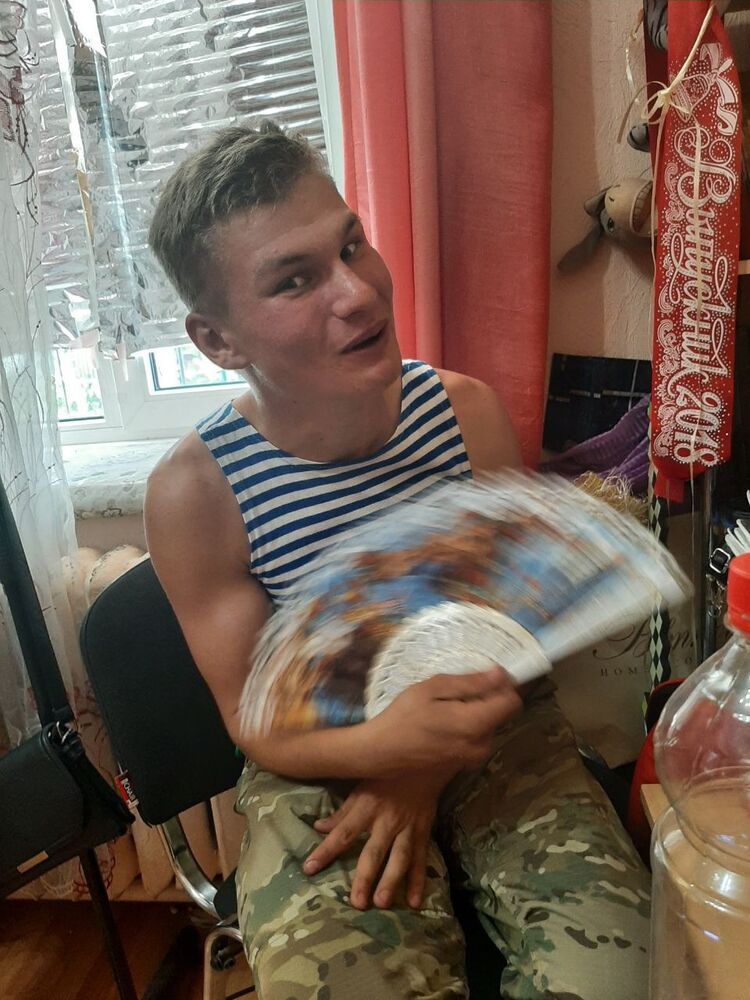  30142434  Kirill, 24 ,    