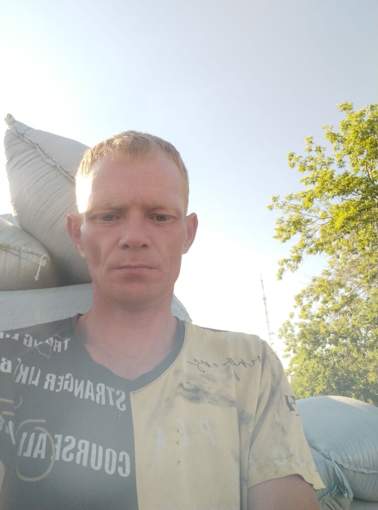  43981444  Andrei, 44 ,    